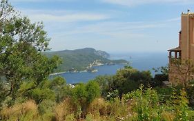 Lakones View House